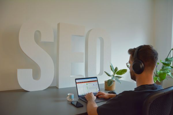 Consultant seo (freelance) : audit, contenu, netlinking pour tpe/pme