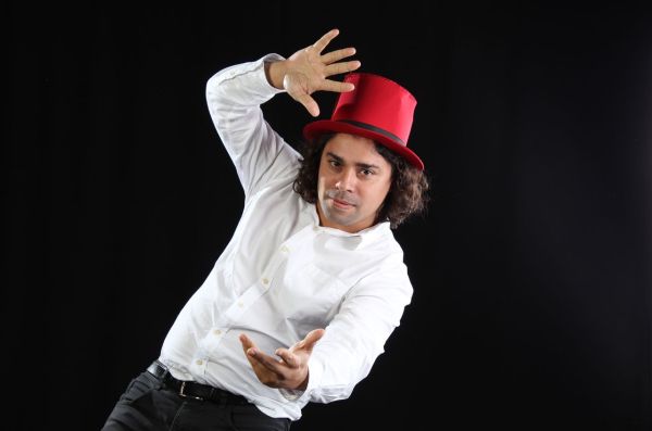 Magicien à lyon et mentaliste : vivez la magie avec hugo marceau