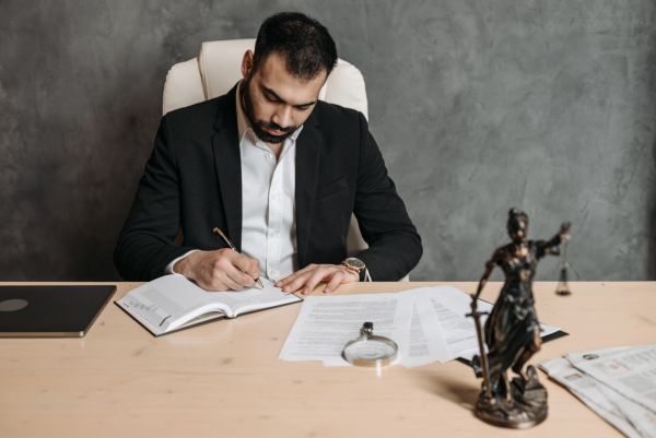 Quelles sont les attributions d'un avocat du droit du travail à versailles