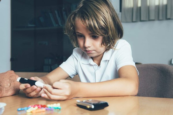 Quels sont les bénéfices d'un évènement de lancement virtuel pour une entreprise de produits high-tech ?